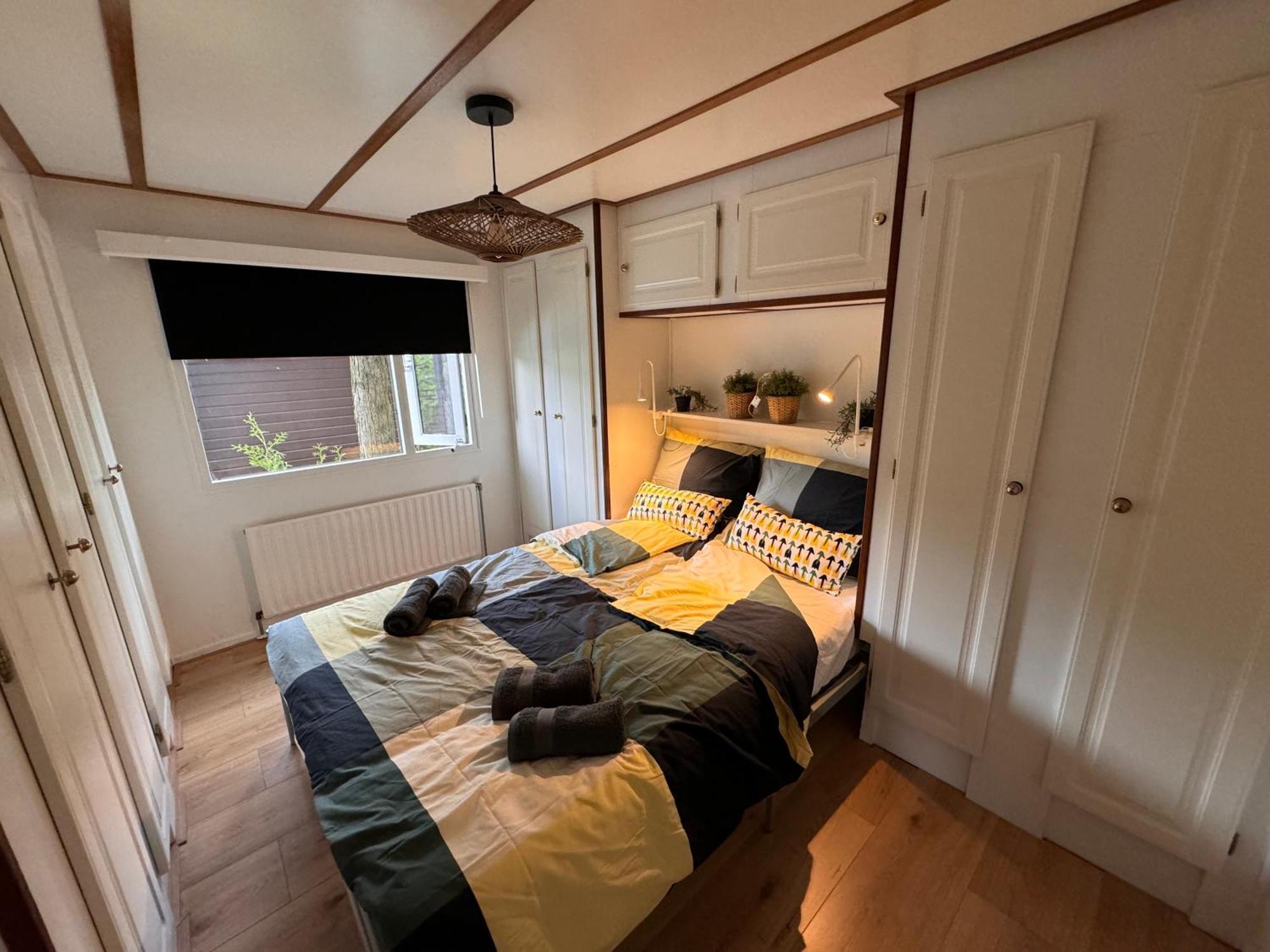 Ruim En Luxe Chalet Privetuin - Park 'De Ijsvogel' Leilighet Voorthuizen Eksteriør bilde
